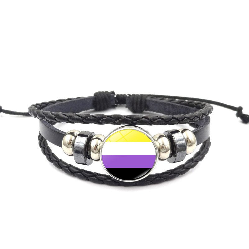 Bracelet en cuir avec bouton amovible non binaire