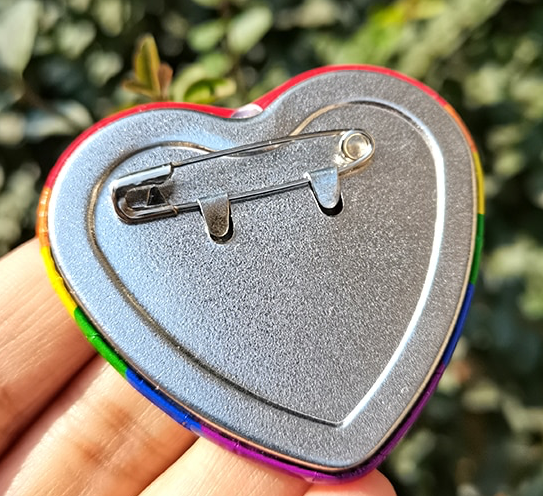 Button Herz Regenbogen