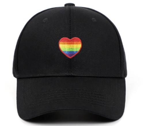 Baseball Cap in schwarz mit aufgesticktem Regenbogenherz