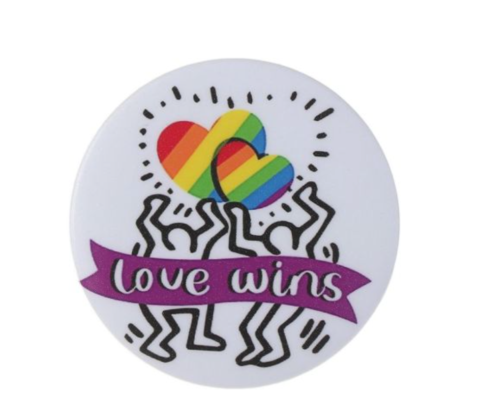 Button weiss "Love Wins"