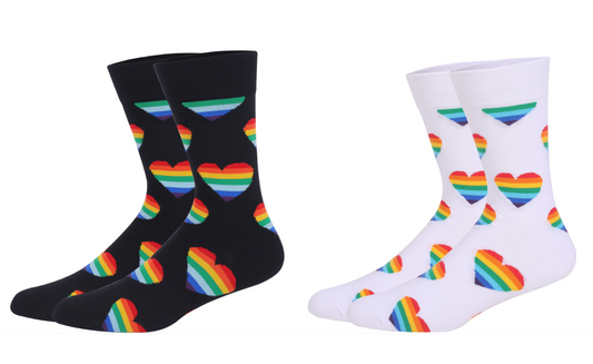 Chaussettes noires ou blanches avec coeurs arc-en-ciel