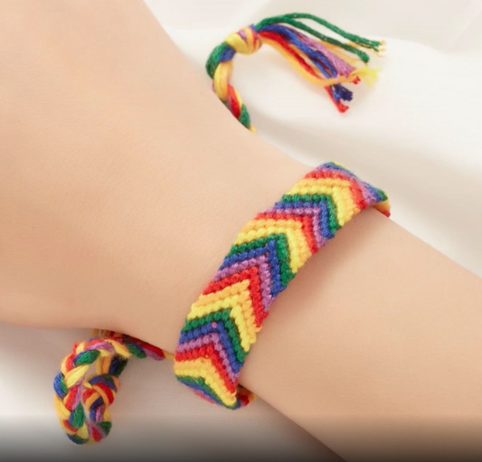 Bracelet arc-en-ciel noué main "motif triangle"